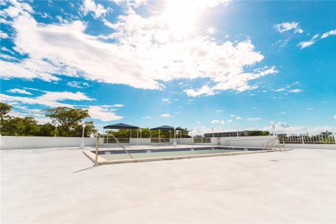 Condo in Miami Beach, Florida, 1 bedroom  № 1849024 - photo 2