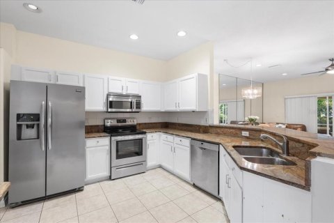 Townhouse in Madeira Beach, Florida 2 bedrooms, 141.58 sq.m. № 1618498 - photo 18