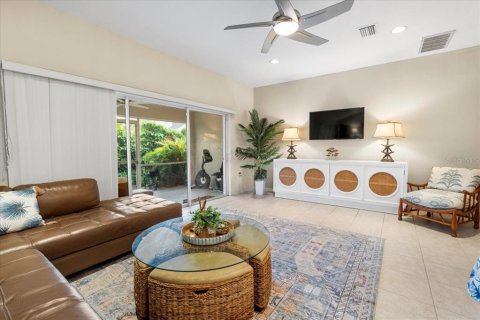 Townhouse in Madeira Beach, Florida 2 bedrooms, 141.58 sq.m. № 1618498 - photo 16