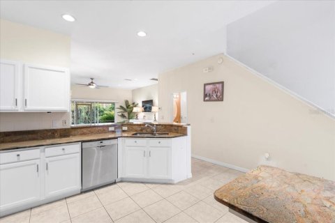 Townhouse in Madeira Beach, Florida 2 bedrooms, 141.58 sq.m. № 1618498 - photo 11