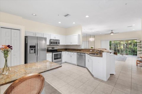 Townhouse in Madeira Beach, Florida 2 bedrooms, 141.58 sq.m. № 1618498 - photo 10