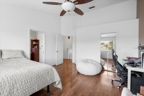 Townhouse in Madeira Beach, Florida 2 bedrooms, 141.58 sq.m. № 1618498 - photo 25