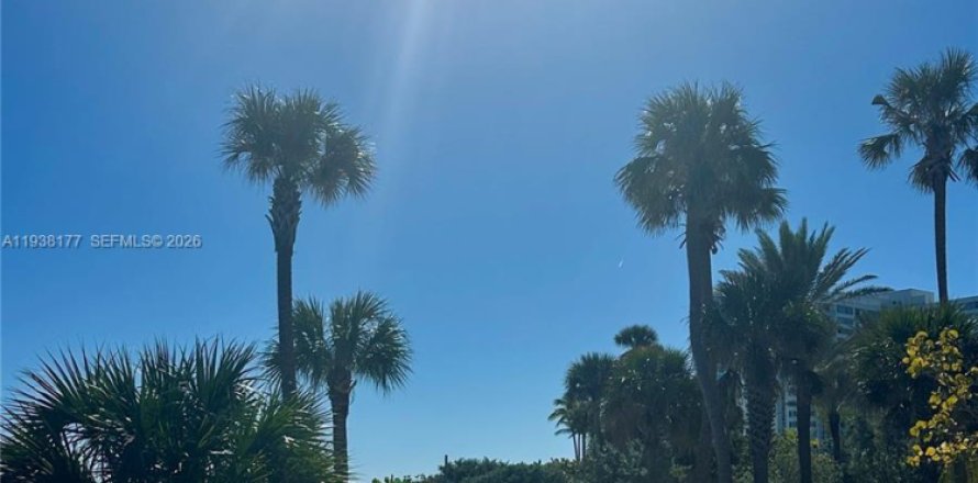 Кондоминиум с 2 спальнями в Майами-Бич, Флорида № 1995927