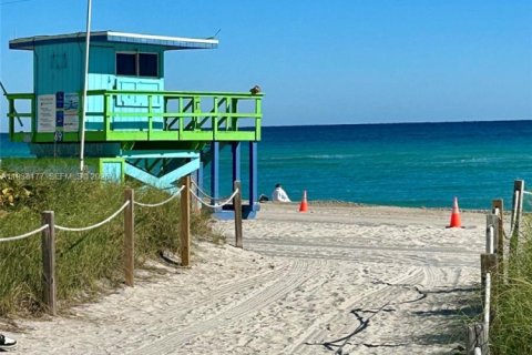 Купить кондоминиум в Майами-Бич, Флорида 2 спальни, 157.93м2, № 1995927 - фото 3