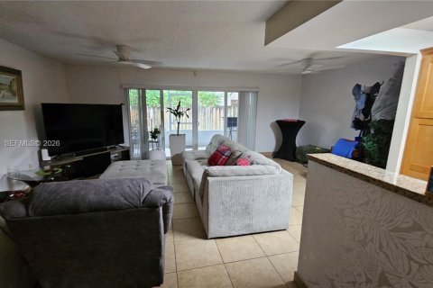 Adosado en venta en Hollywood, Florida, 4 dormitorios № 2062072 - foto 4