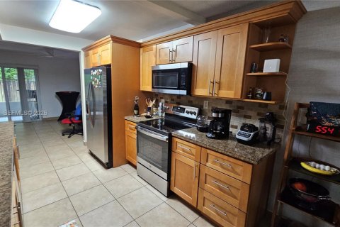 Adosado en venta en Hollywood, Florida, 4 dormitorios № 2062072 - foto 2