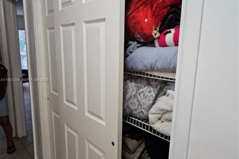 Adosado en venta en Hollywood, Florida, 4 dormitorios № 2062072 - foto 25