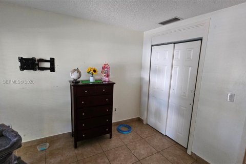 Adosado en venta en Hollywood, Florida, 4 dormitorios № 2062072 - foto 17