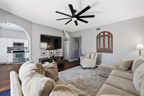 Villa ou maison à vendre à Tampa, Floride: 4 chambres, 212.65 m2 № 2106174 - photo 12