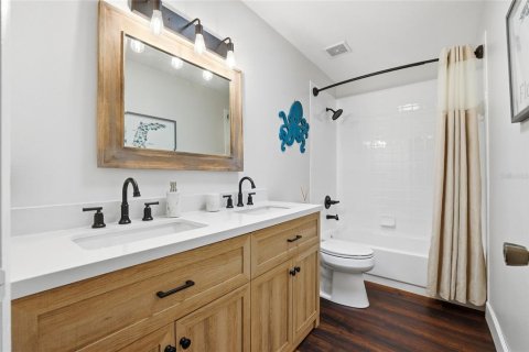 Villa ou maison à vendre à Tampa, Floride: 4 chambres, 212.65 m2 № 2106174 - photo 28