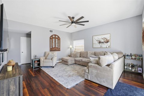 Villa ou maison à vendre à Tampa, Floride: 4 chambres, 212.65 m2 № 2106174 - photo 11