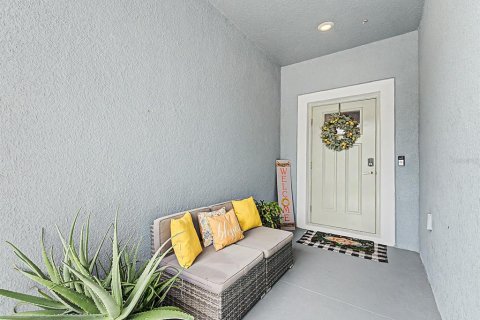 Townhouse in Zephyrhills, Florida 3 bedrooms, 151.8 sq.m. № 2373025 - photo 5