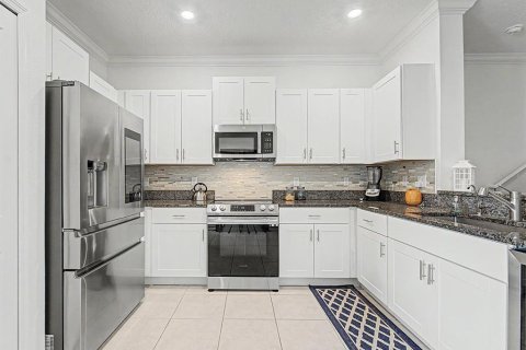 Townhouse in Zephyrhills, Florida 3 bedrooms, 151.8 sq.m. № 2373025 - photo 10