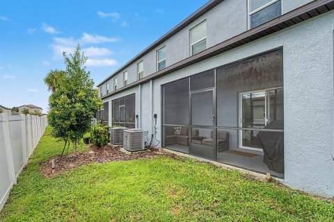 Townhouse in Zephyrhills, Florida 3 bedrooms, 151.8 sq.m. № 2373025 - photo 16