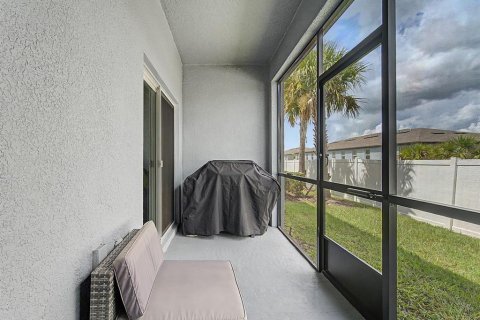 Townhouse in Zephyrhills, Florida 3 bedrooms, 151.8 sq.m. № 2373025 - photo 14