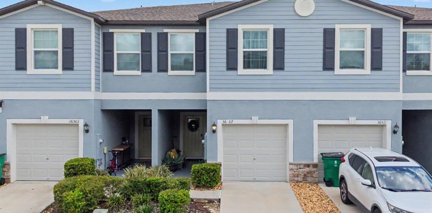 Townhouse in Zephyrhills, Florida 3 bedrooms, 151.8 sq.m. № 2373025