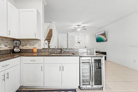Townhouse in Zephyrhills, Florida 3 bedrooms, 151.8 sq.m. № 2373025 - photo 13