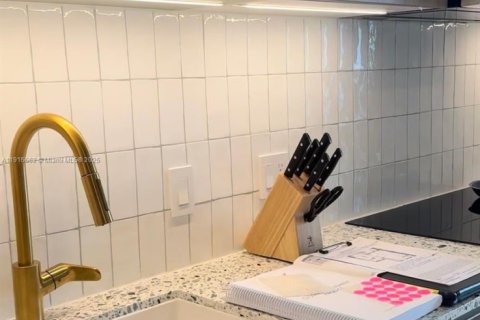 Condominio en venta en Miami, Florida, 1 dormitorio, 55.56 m2 № 1974755 - foto 4