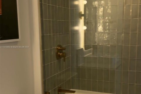 Condominio en venta en Miami, Florida, 1 dormitorio, 55.56 m2 № 1974755 - foto 8