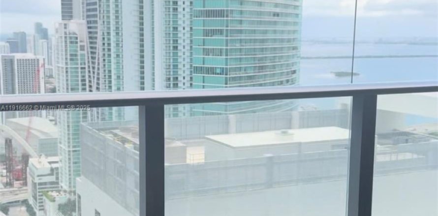 Condominio en Miami, Florida, 1 dormitorio  № 1974755