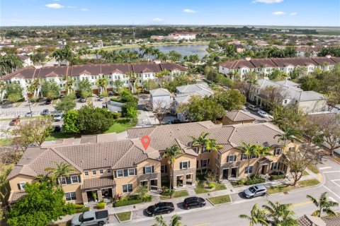 Купить таунхаус в Майами, Флорида 4 спальни, 174.28м2, № 2024618 - фото 2