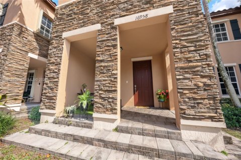 Купить таунхаус в Майами, Флорида 4 спальни, 174.28м2, № 2024618 - фото 26