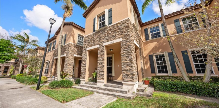 Таунхаус в Майами, Флорида 4 спальни, 174.28м2 № 2024618