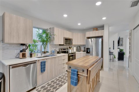 Casa en venta en Weston, Florida, 5 dormitorios, 157.19 m2 № 1963264 - foto 11