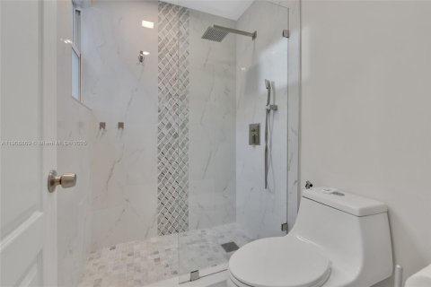 Casa en venta en Weston, Florida, 5 dormitorios, 157.19 m2 № 1963264 - foto 26