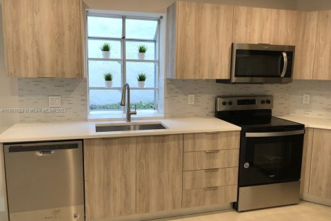 Casa en venta en Weston, Florida, 5 dormitorios, 157.19 m2 № 1963264 - foto 2