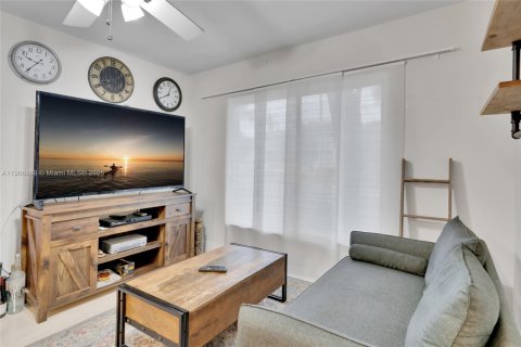 Casa en venta en Weston, Florida, 5 dormitorios, 157.19 m2 № 1963264 - foto 14