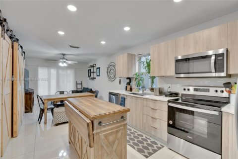 Casa en venta en Weston, Florida, 5 dormitorios, 157.19 m2 № 1963264 - foto 10