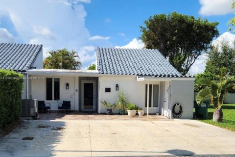 Townhouse in Miami, Florida 2 bedrooms, 91.23 sq.m. № 1952808 - photo 1