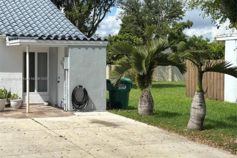 Townhouse in Miami, Florida 2 bedrooms, 91.23 sq.m. № 1952808 - photo 4