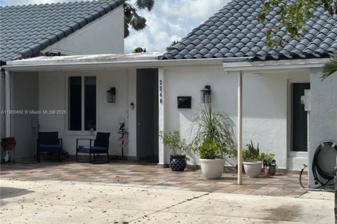 Townhouse in Miami, Florida 2 bedrooms, 91.23 sq.m. № 1952808 - photo 3