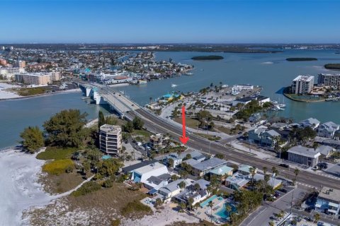 Commercial property in Treasure Island, Florida 7 bedrooms, 224.45 sq.m. № 2222443 - photo 10