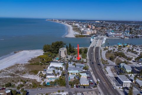 Commercial property in Treasure Island, Florida 7 bedrooms, 224.45 sq.m. № 2222443 - photo 4
