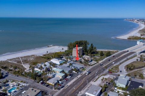 Commercial property in Treasure Island, Florida 7 bedrooms, 224.45 sq.m. № 2222443 - photo 2