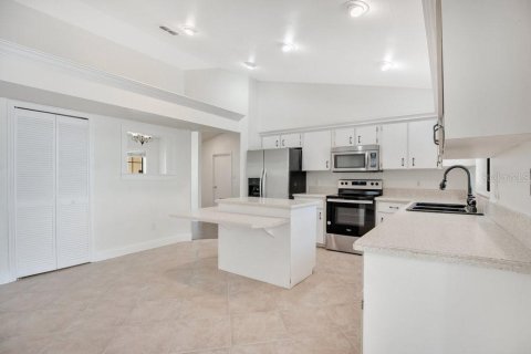 House in Orlando, Florida 3 bedrooms, 152.36 sq.m. № 1884861 - photo 7
