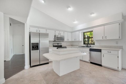 House in Orlando, Florida 3 bedrooms, 152.36 sq.m. № 1884861 - photo 9