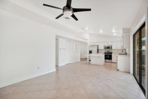 House in Orlando, Florida 3 bedrooms, 152.36 sq.m. № 1884861 - photo 4