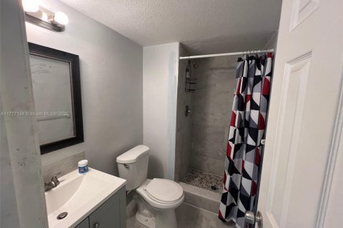 Condo in Pompano Beach, Florida, 2 bedrooms  № 1868294 - photo 12