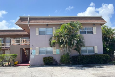 Condo in Pompano Beach, Florida, 2 bedrooms  № 1868294 - photo 1
