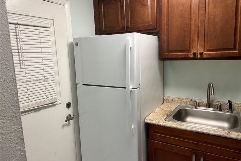 Condo in Pompano Beach, Florida, 2 bedrooms  № 1868294 - photo 4
