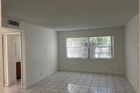 Condo in Pompano Beach, Florida, 2 bedrooms  № 1868294 - photo 6