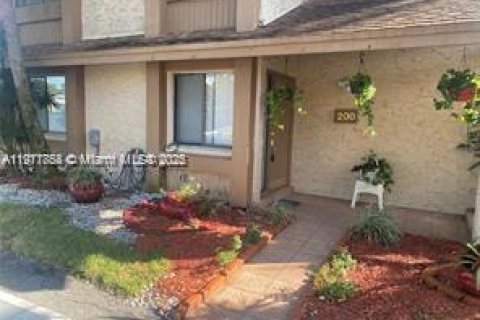 Снять в аренду кондоминиум в Плантация, Флорида 2 спальни, 89.56м2, № 1972431 - фото 1