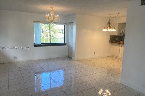 Снять в аренду кондоминиум в Плантация, Флорида 2 спальни, 89.56м2, № 1972431 - фото 2