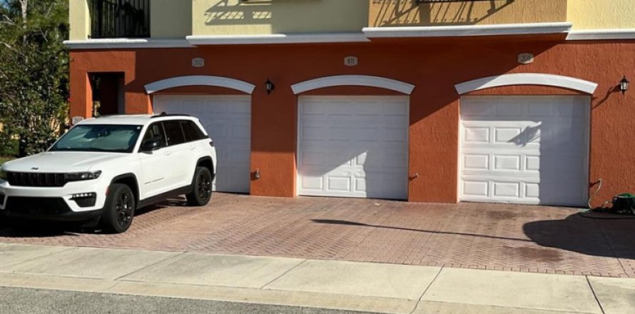 Condo in Stuart, Florida, 3 bedrooms № 2392786