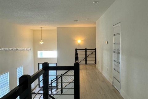 House in Doral, Florida 4 bedrooms, 258.73 sq.m. № 2052847 - photo 5