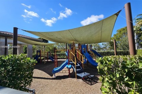 House in Doral, Florida 4 bedrooms, 258.73 sq.m. № 2052847 - photo 25